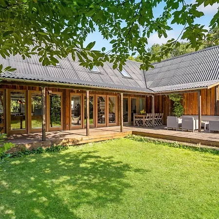 4 Bedroom Lovely In Prázdninový dům *