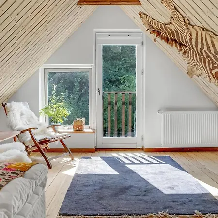 4 Bedroom Lovely In Prázdninový dům